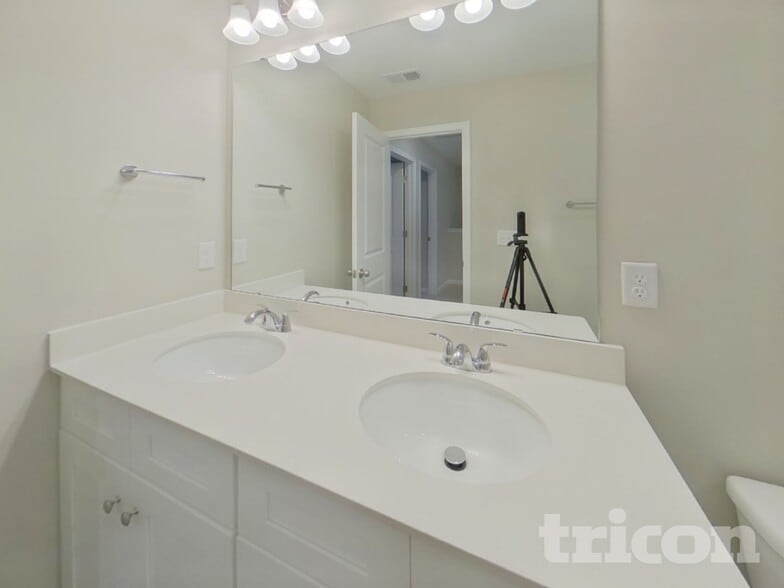 Building Photo - 18 Beautyberry St