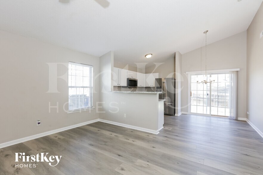 Building Photo - 4952 Silverdene St