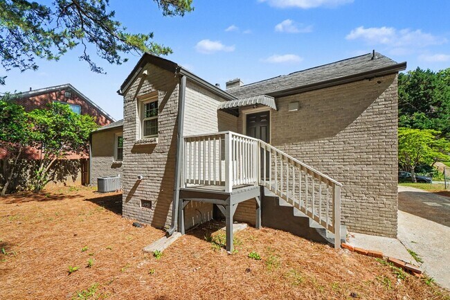 Building Photo - 490 Lynnhaven Dr SW