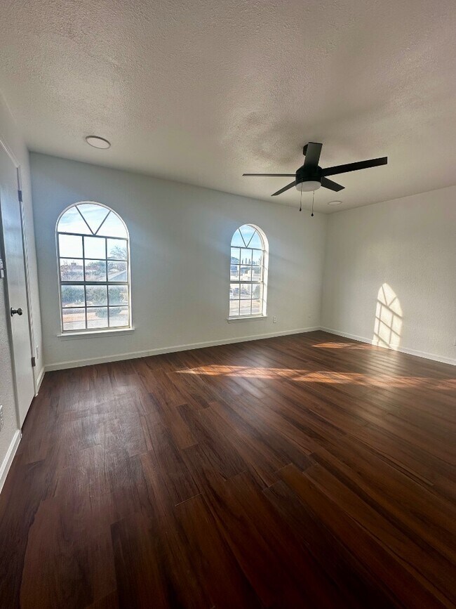 Building Photo - 704 Espolon Dr