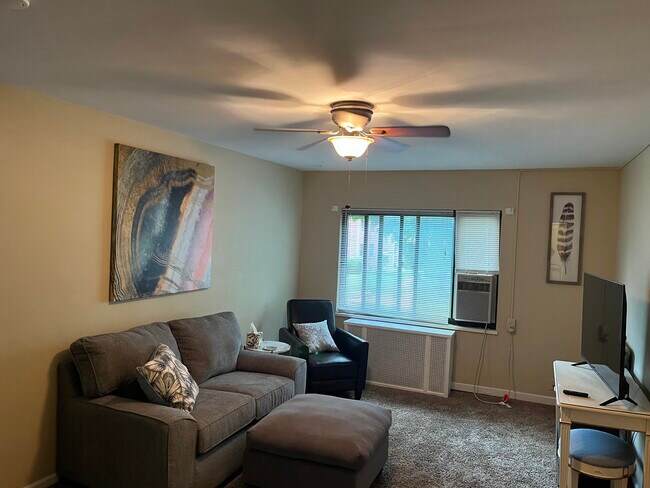 Building Photo - 104 Lewiston Rd