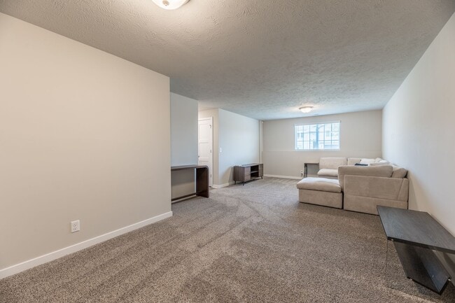 Building Photo - Open-Concept 3-Bedroom with Corner Lot Vie...