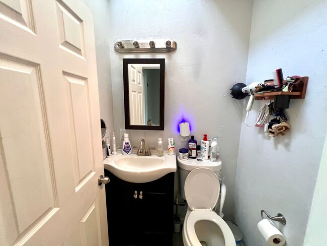 Building Photo - Pittsburgh - 2 Bedroom 1 Bathroom - Spacio...
