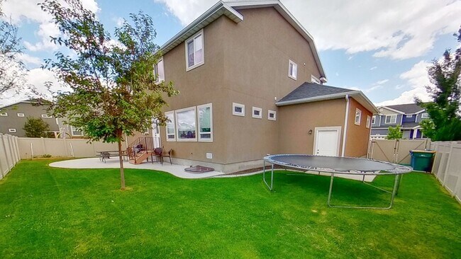 Building Photo - 3360 W Willow Park Dr