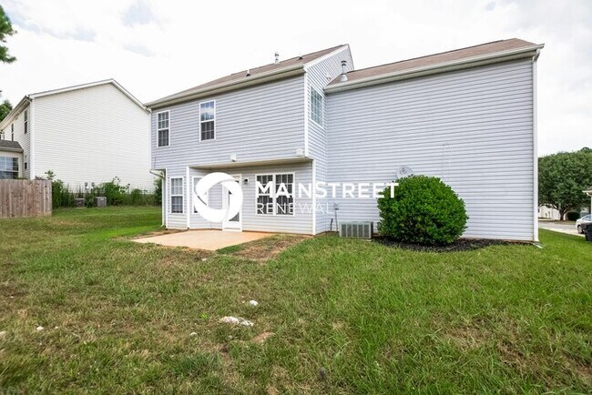 Building Photo - 3 Bedroom Pet-Friendly Home in Charlotte, NC with Main Street Renewal