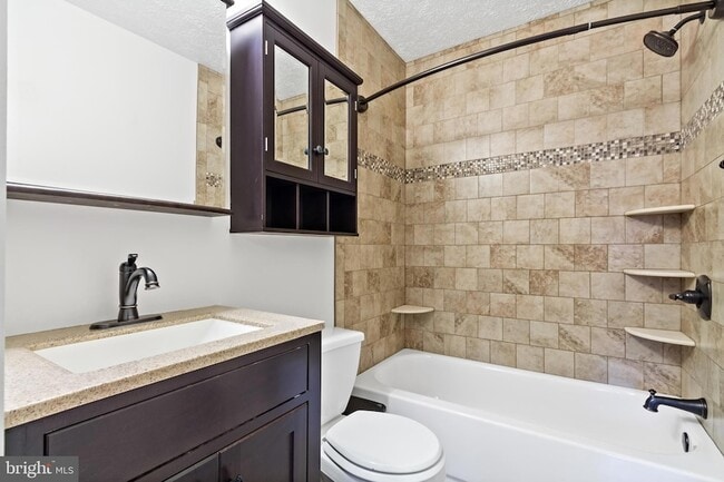 Building Photo - 520 Buckstone Garth