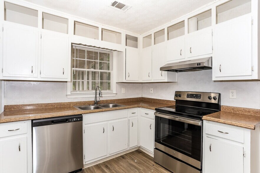 Building Photo - 6206 Shallow Creek Ln