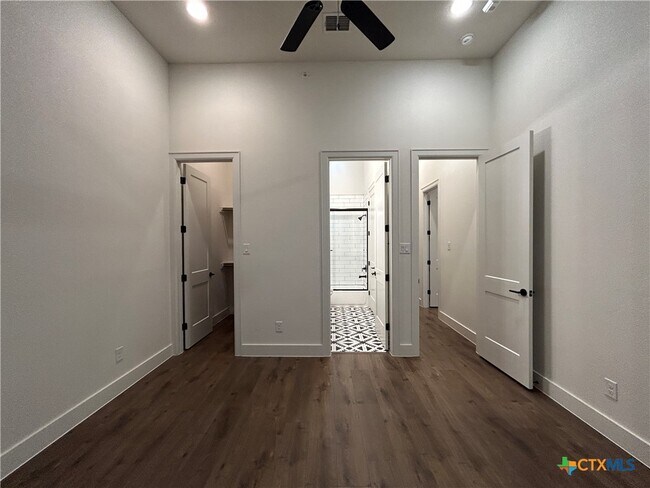 Building Photo - 1269 N Academy Ave