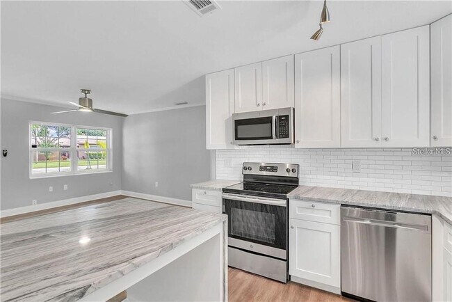 Building Photo - 1610 Tulane St