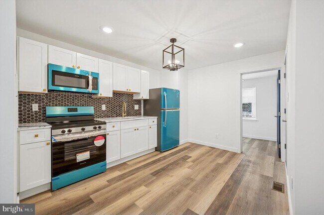 Building Photo - 2614 Sylmar St