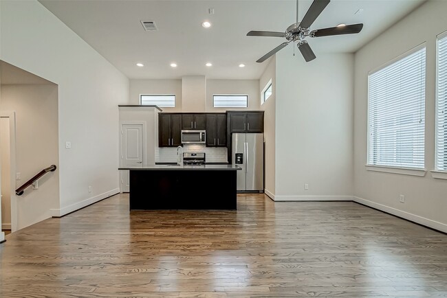 Building Photo - 4025 Tulane St