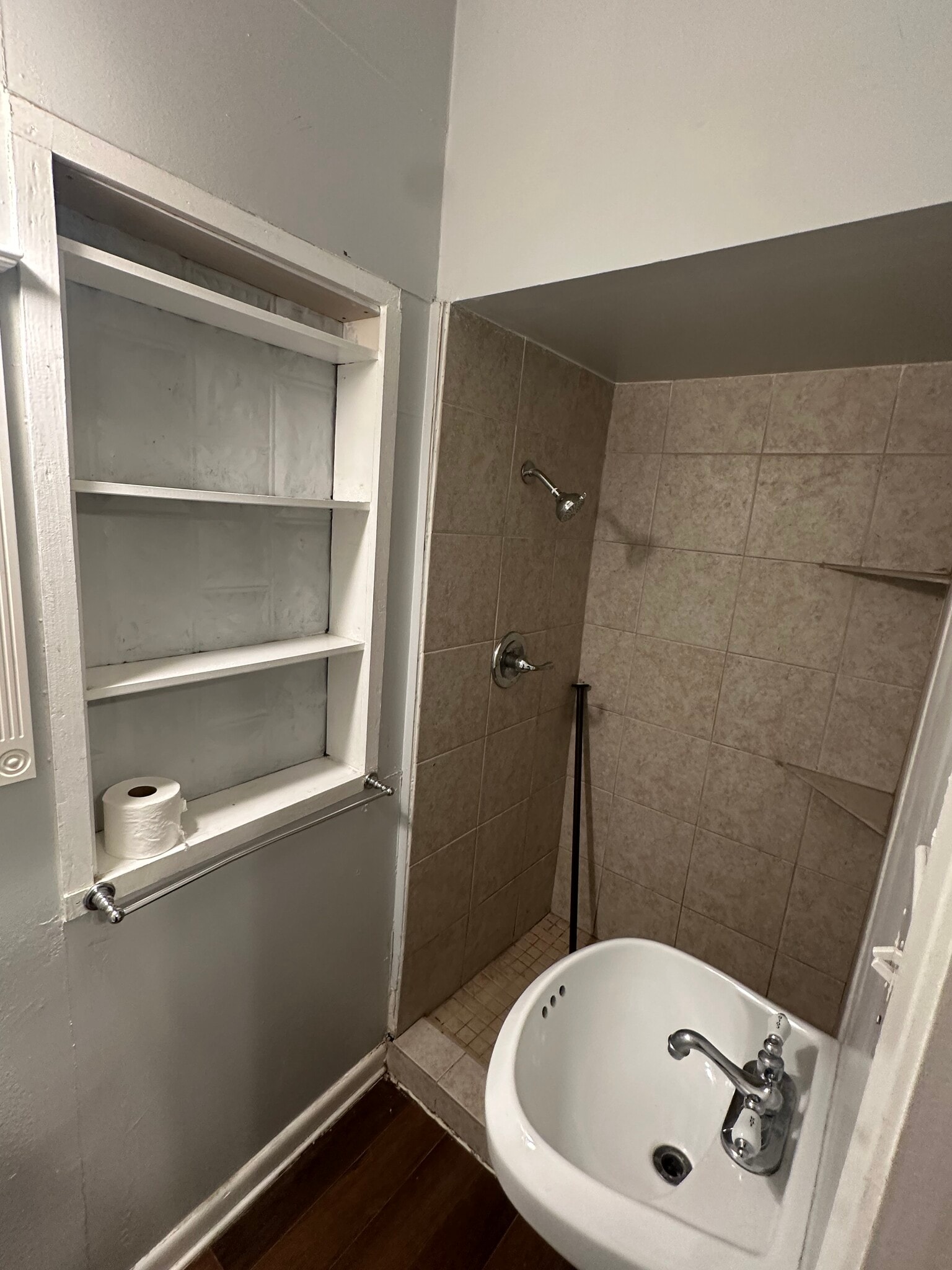 Building Photo - 1118 Santa Anna