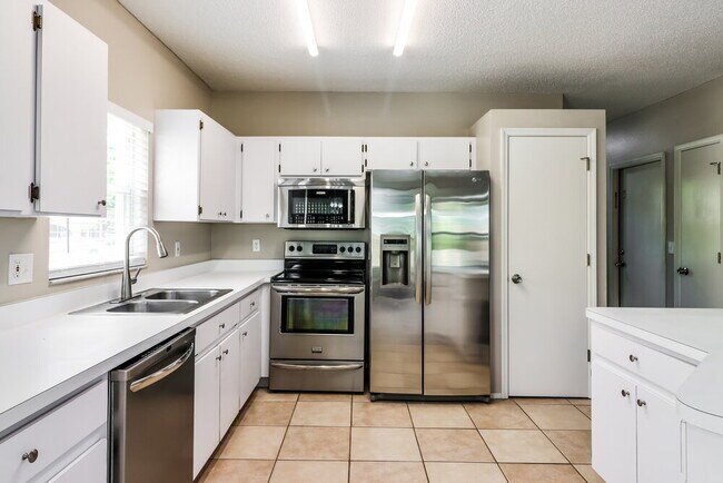 Building Photo - 5109 Corvette Dr