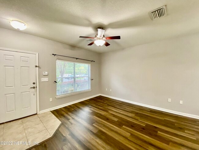 Building Photo - 8101 SUMMER PALM Ct