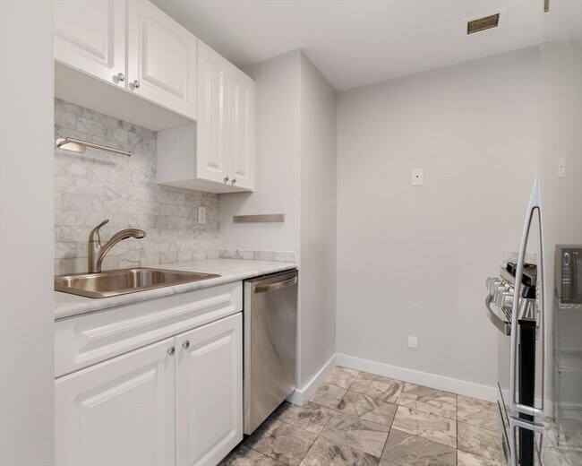 Building Photo - 15 N Beacon St