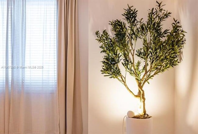 Building Photo - 2301 Collins Ave