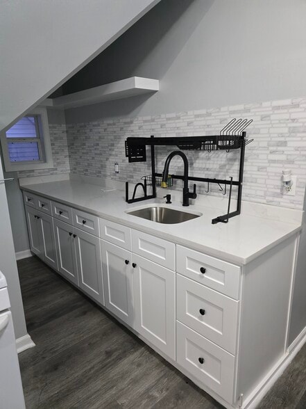 Kitchen view#1 - 61 Savoy St