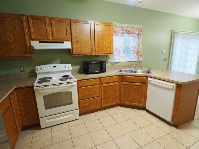 Building Photo - 3029 Charing Cross Rd