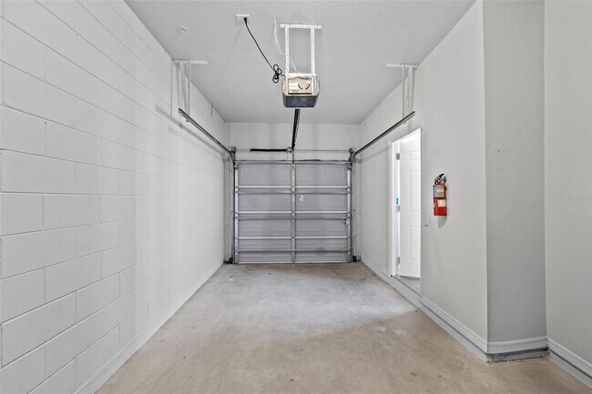 Building Photo - 2835 Oakwater Dr