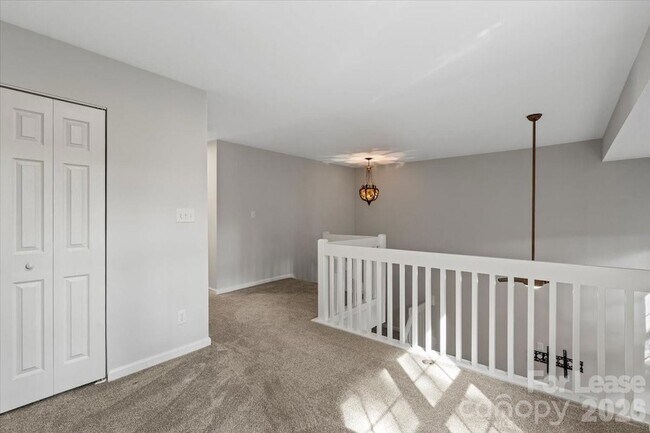 Building Photo - 9022 Roseton Ln