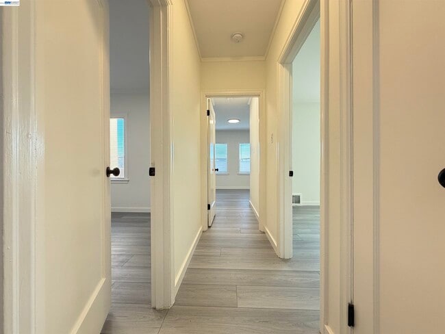 Building Photo - 175 W Moltke St