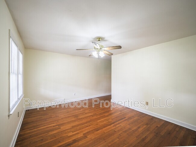 Building Photo - 336 W Hampton Ave