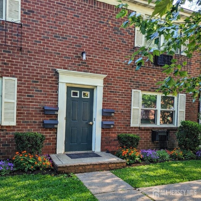 Building Photo - 289 Main St