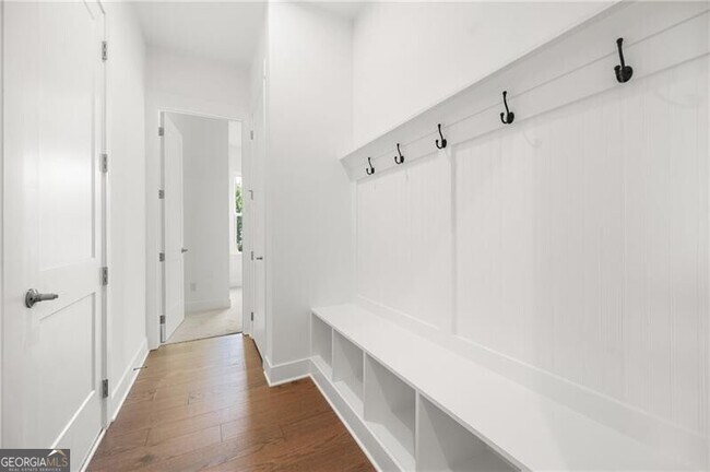 Building Photo - 2815 Medford Dr
