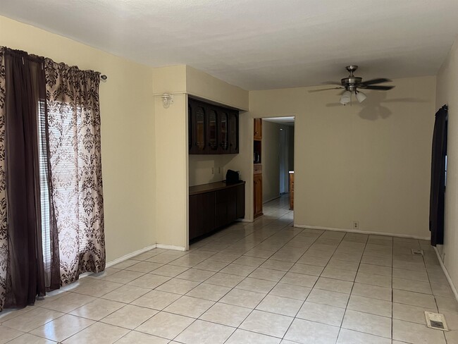 Building Photo - 125 Burge Dr