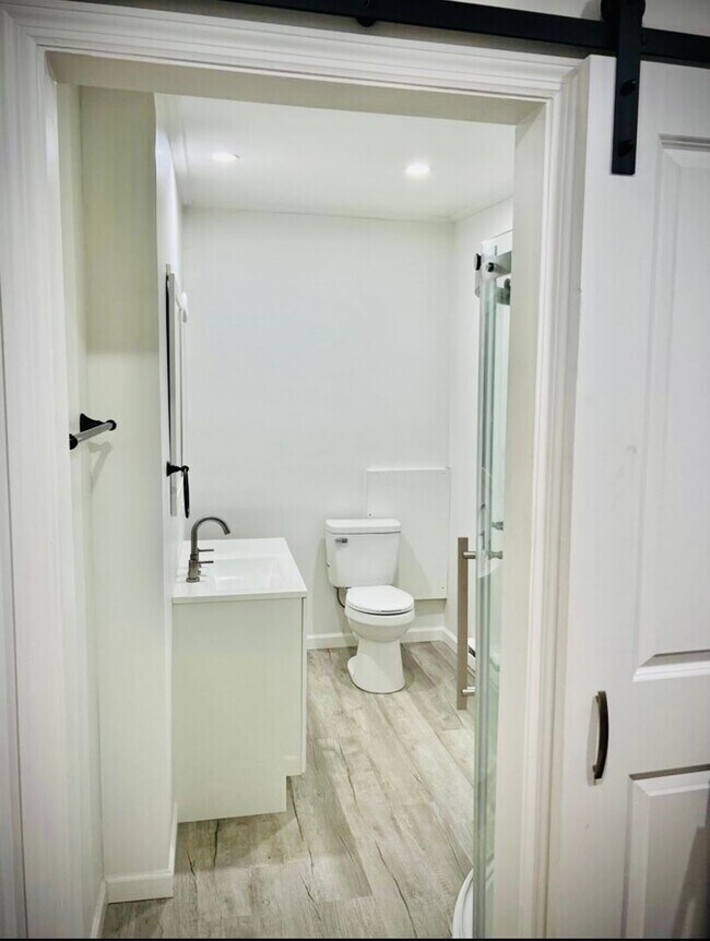 Building Photo - 1324 5th Ave