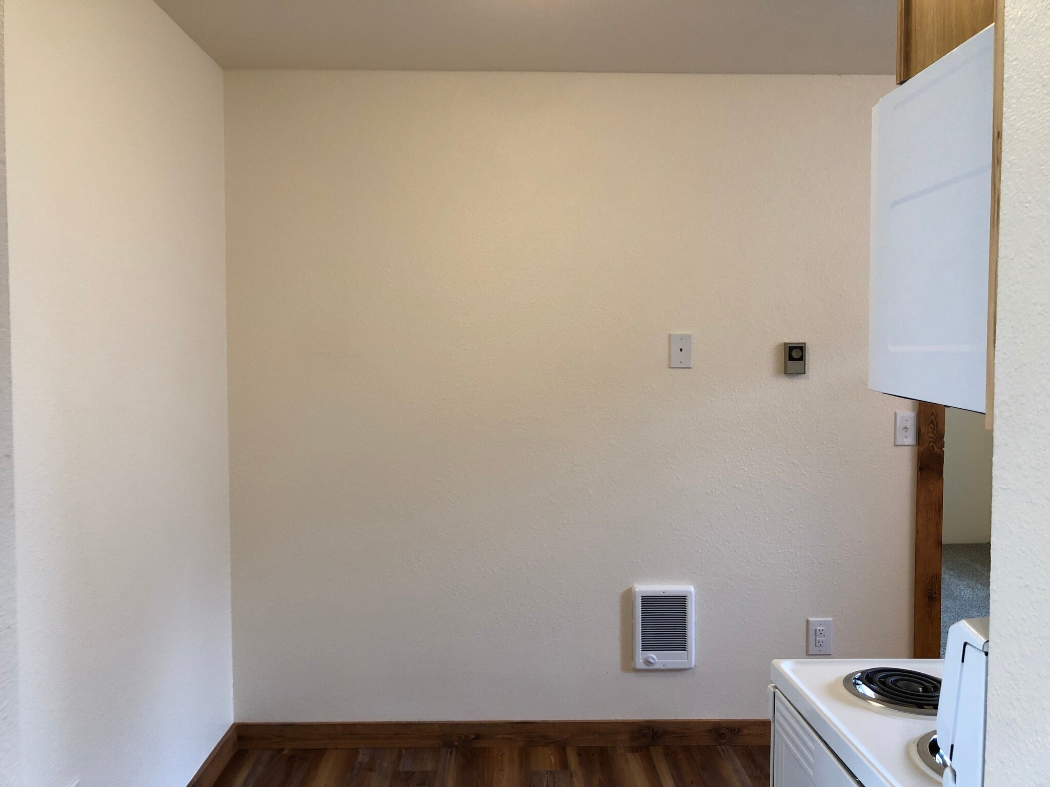 Building Photo - 605 Princeton Ave N