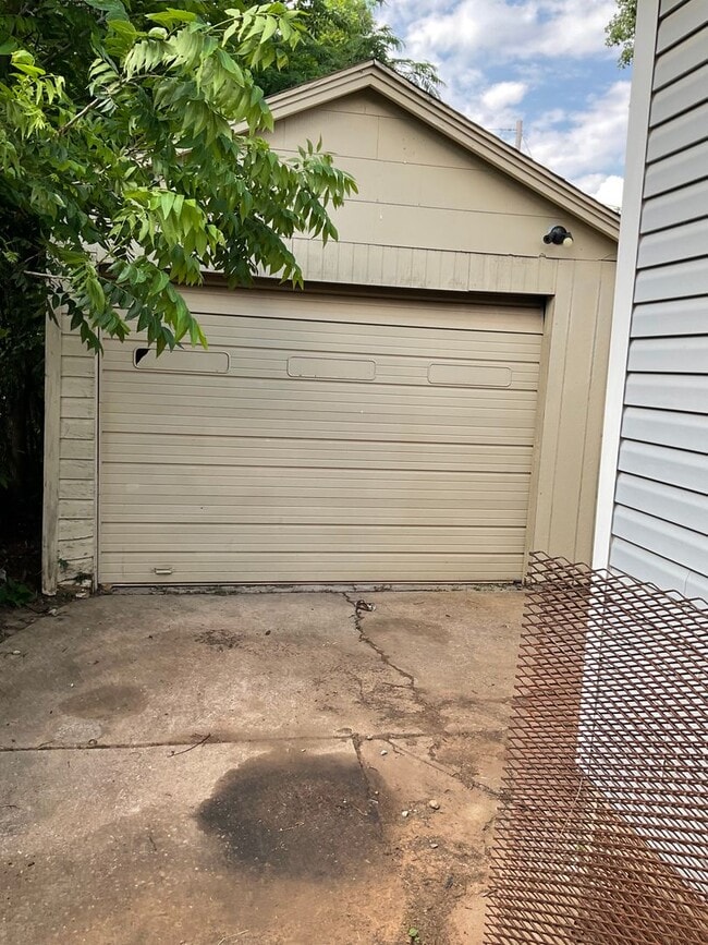 Building Photo - 2 Bed 1 Bath Newly Remodeled Home in Del City