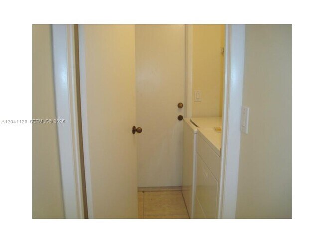 Building Photo - 286 Bridgeton Way