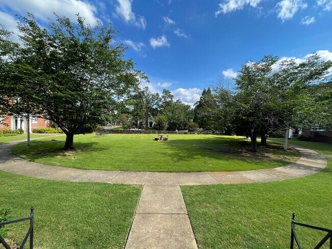 Courtyard - 2850 Fairway Dr