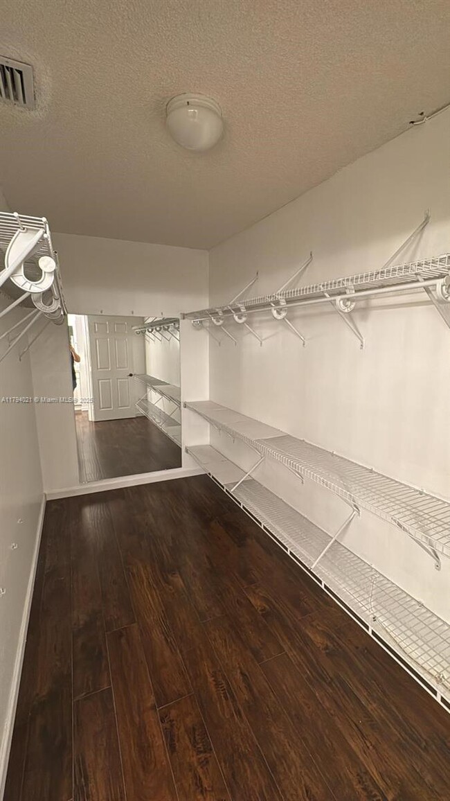Building Photo - 9073 Vineyard Lake Dr