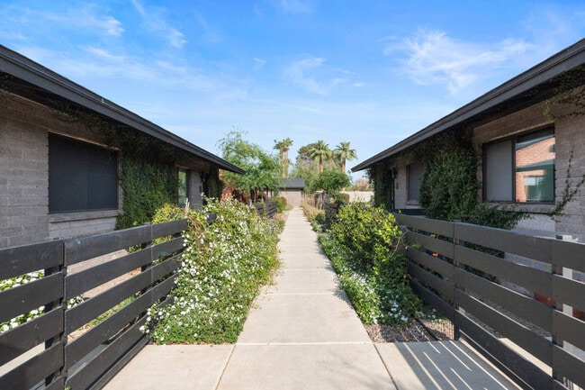 Building Photo - 4403 N 13th Pl