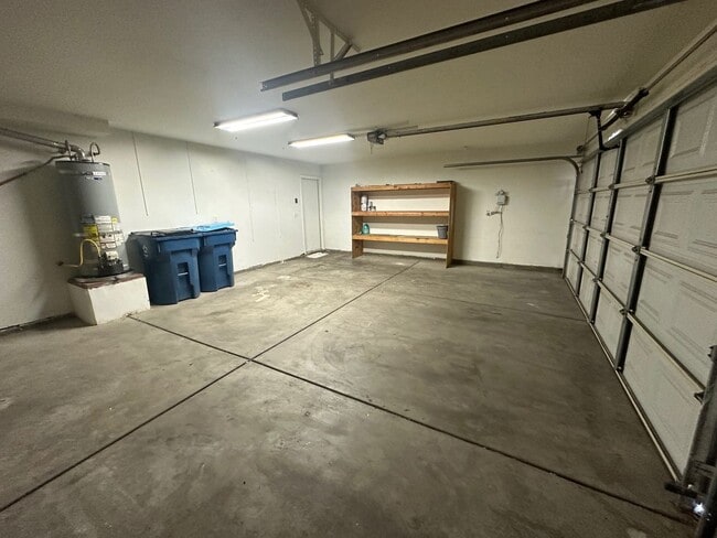 Building Photo - Beautiful 3 Bedroom 2 1/2 Bathrooms 2 Story House! Property Wont Last Long!