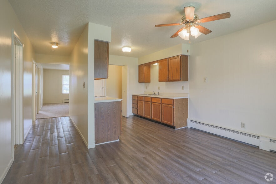 2 BR, 1 BA - Dining Room/Kitchen - Prairieview Rd 307 North