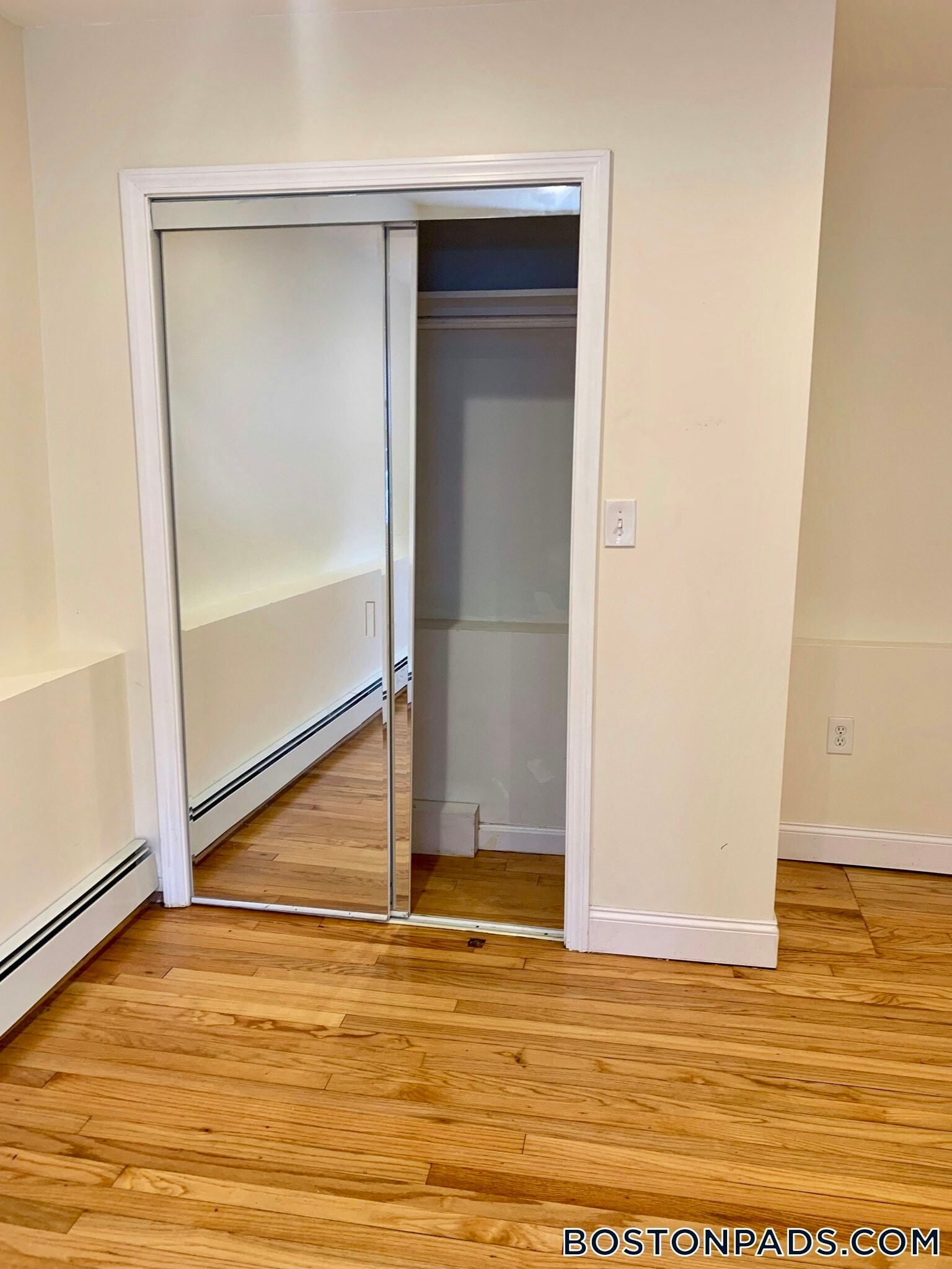 Building Photo - 20 Magoun St