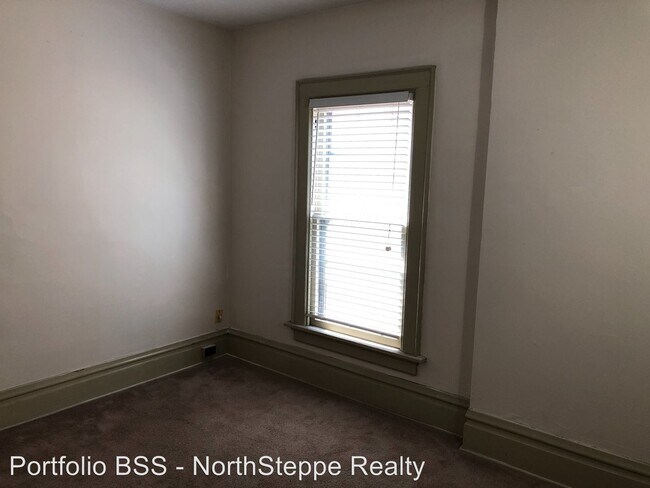 Building Photo - 4 br, 1.5 bath Apartment - 1069 Neil Ave