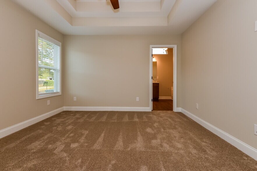 Building Photo - 320 Woodland Ridge Cir
