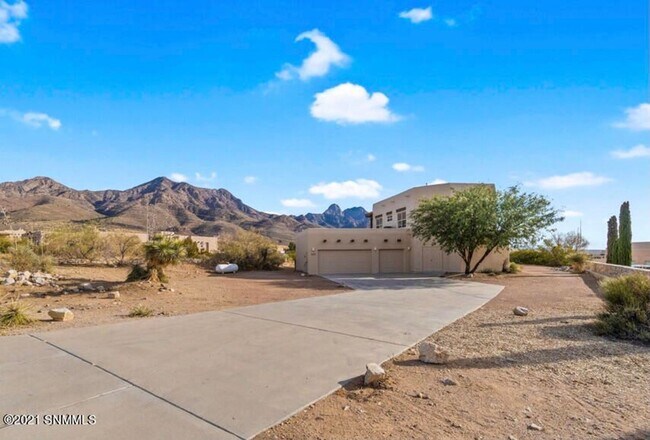 Building Photo - $500 off first months rent, Beautiful Home...