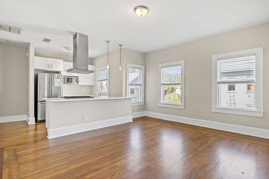 Building Photo - 1334 N Laura St