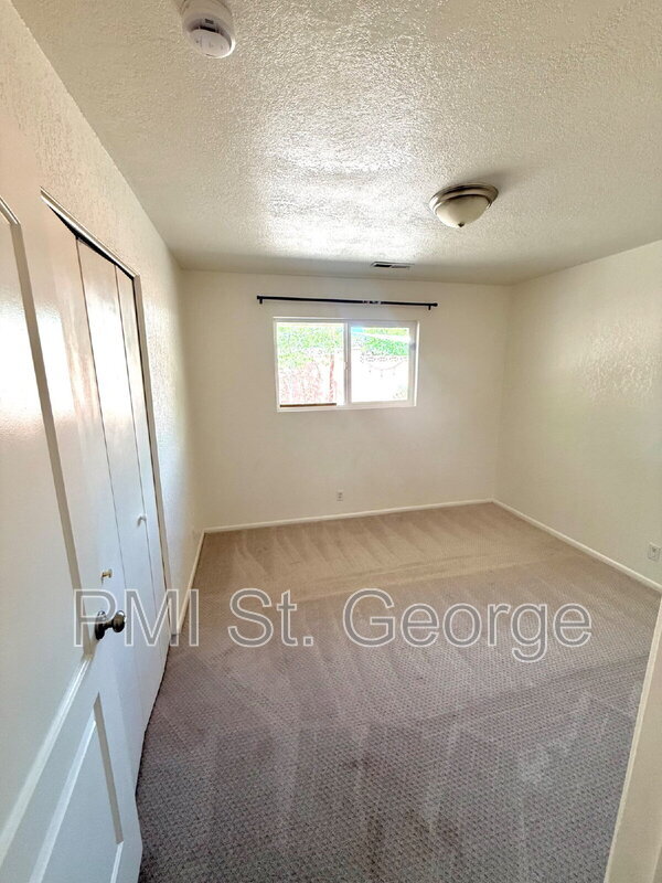 Building Photo - 1149 E Elder Cir