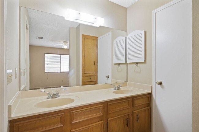 Building Photo - 13918 Tree Crossing St