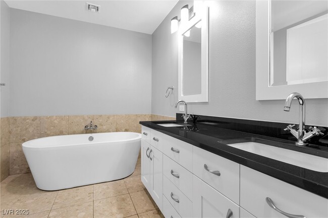 Building Photo - 4525 Dean Martin Dr