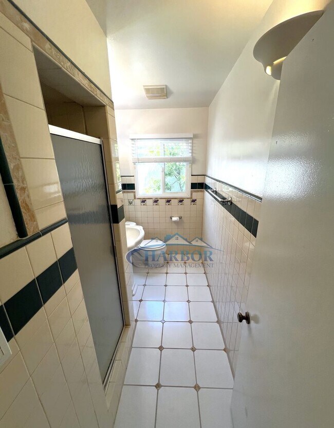 Building Photo - Charming 3 Bedroom 2 Bathroom