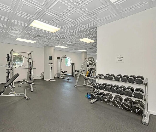 Building Photo - 800 Claughton Island Dr