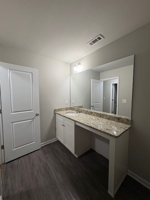 Building Photo - 314 Nutwood Trce