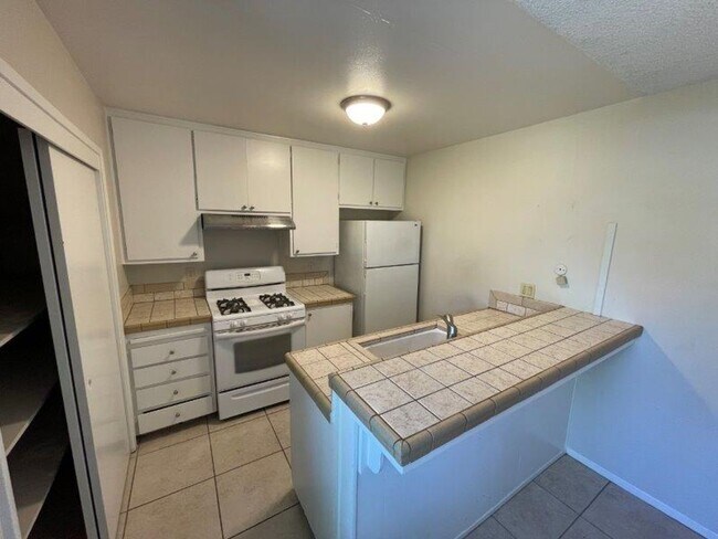 Building Photo - 2 Bedroom Condo Walking Distance to Downtown Elk Grove and Elk Grove Park